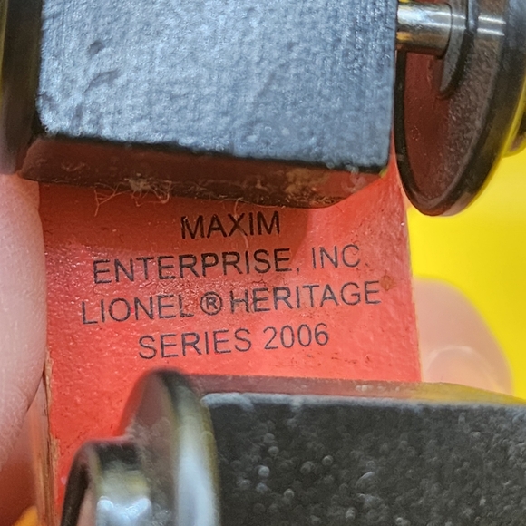 Lionel Heritage Series Wood Diesel Santa Fe Engine # 50272 Magnetic 2006 - Picture 5 of 6